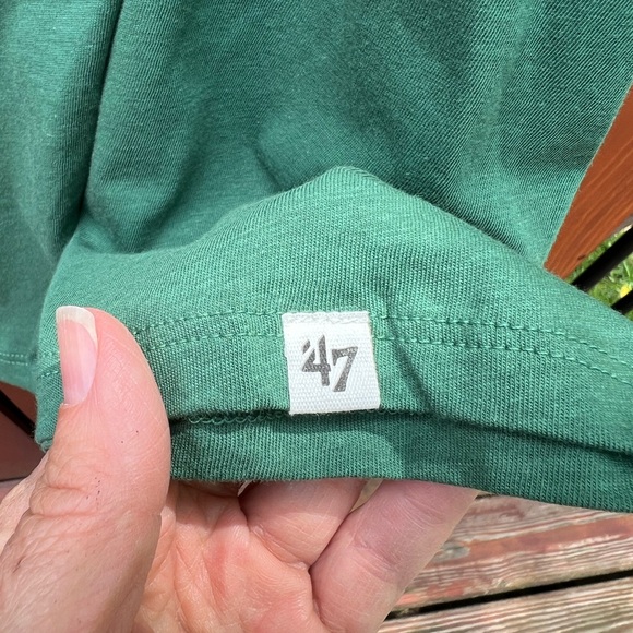 NWT Milwaukee Bucks t-shirt. 100% cotton. Machine wash-dry. Black, green, white - Picture 3 of 10